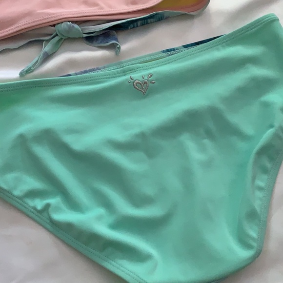 Justice 2-piece palm tree swimsuit - Picture 6 of 8